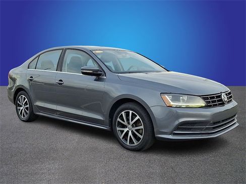 Used 2018 Volkswagen Jetta SE image 3