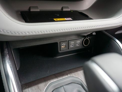 Used 2023 Toyota Highlander Platinum image 18