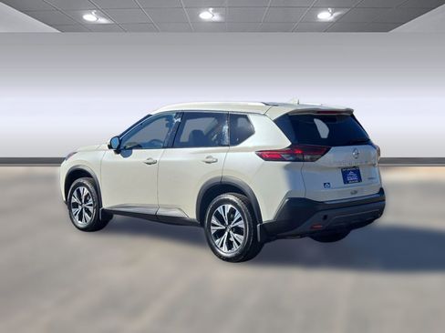 Used 2021 Nissan Rogue SV w/ Premium Package image 3