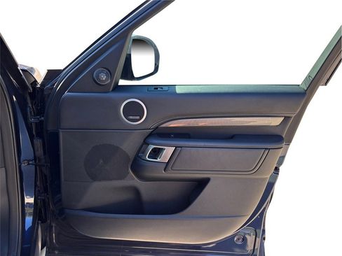 Used 2019 Land Rover Discovery HSE image 50