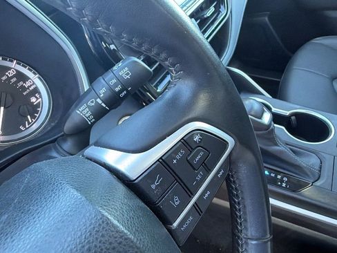 Used 2023 Toyota Highlander XLE image 32