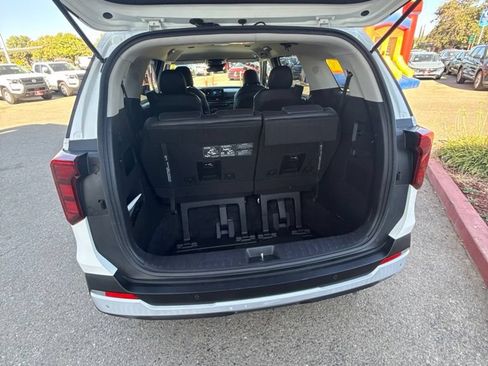 Used 2025 Kia Carnival FWD image 13