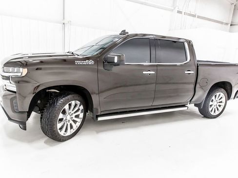 Used 2019 Chevrolet Silverado 1500 High Country w/ Technology Package AWD/4WD image 3
