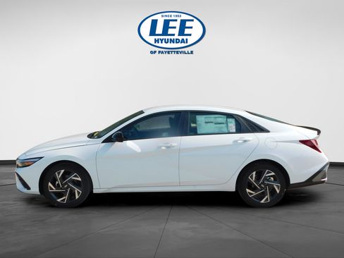 Certified 2025 Hyundai Elantra Sport FWD image 6