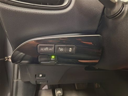 Used 2022 Toyota Prius LE image 16