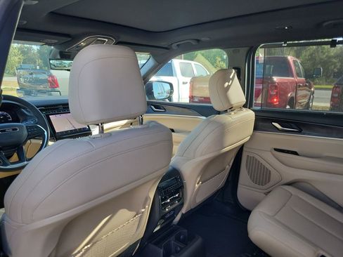 New 2025 Jeep Grand Cherokee L Limited w/ Luxury Tech Group II AWD/4WD image 25