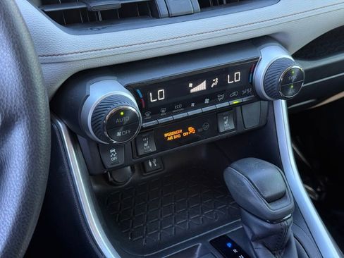 Used 2019 Toyota RAV4 XLE w/ Convenience Package image 40