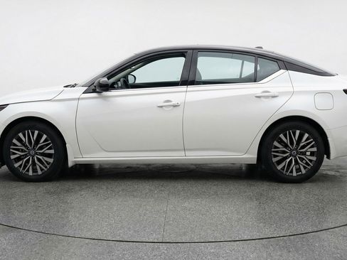 Used 2025 Nissan Altima 2.5 SV image 5