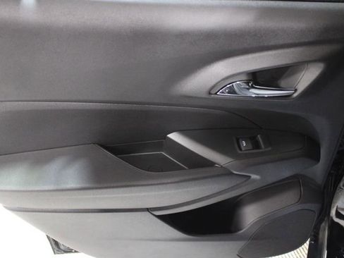New 2026 Chevrolet Trax RS w/ Sunroof Package FWD image 20