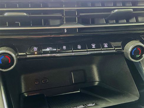 Used 2025 Chevrolet Traverse RS w/ LPO, Floor Liner Package AWD/4WD image 19