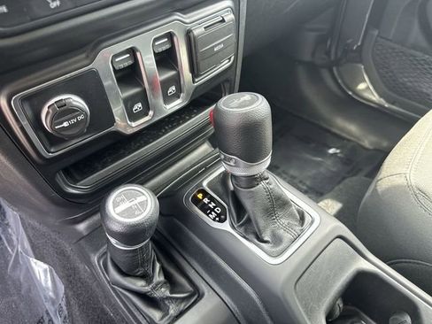 Used 2022 Jeep Wrangler Sport AWD/4WD image 22