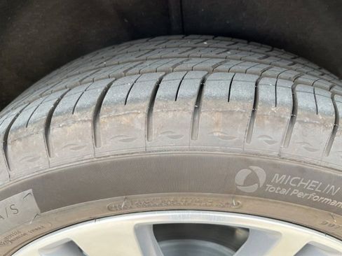 Certified 2025 Cadillac XT6 Premium Luxury image 7