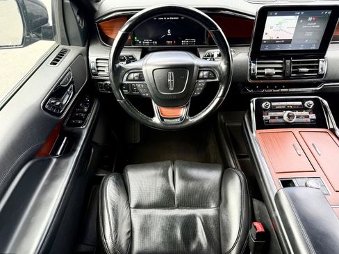 Used 2021 Lincoln Navigator Reserve AWD/4WD image 2