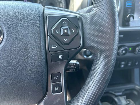 Used 2018 Toyota Tacoma TRD Off-Road w/ Technology Package AWD/4WD image 23