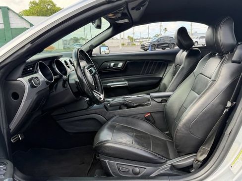 Used 2020 Ford Mustang Premium RWD image 9