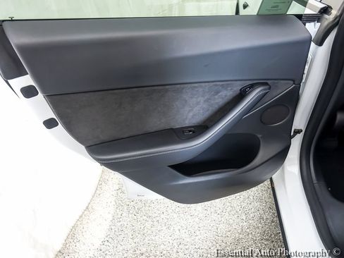 Used 2022 Tesla Model Y Long Range AWD/4WD image 29