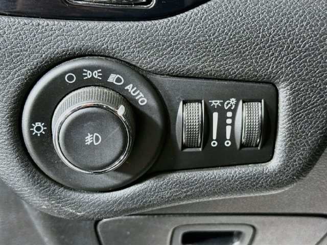 Used 2021 Jeep Cherokee Latitude Plus AWD/4WD image 10