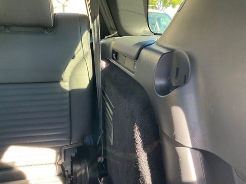 Used 2020 Land Rover Discovery HSE Luxury image 37