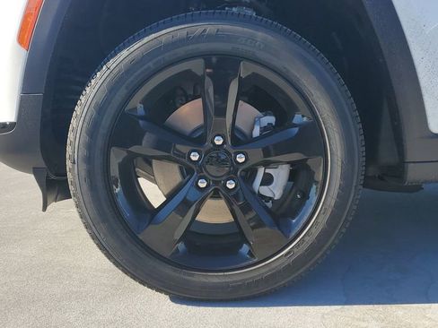 New 2025 Jeep Grand Cherokee L Altitude image 7