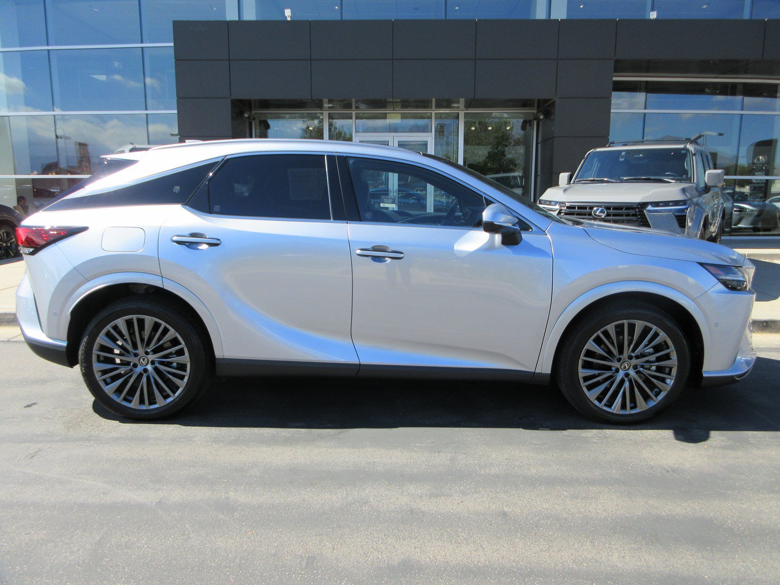 Used 2026 Lexus RX 450h AWD w/ Convenience Package image 11
