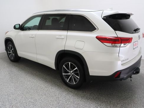 Used 2017 Toyota Highlander XLE AWD/4WD image 9
