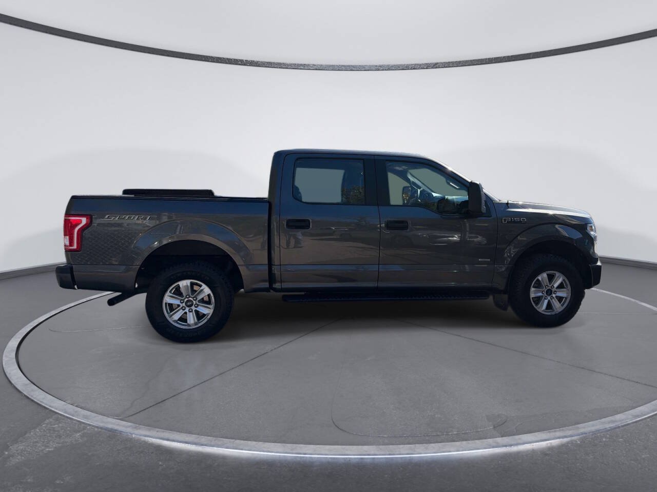 Used 2016 Ford F150 XL w/ Equipment Group 101A Mid AWD/4WD image 4