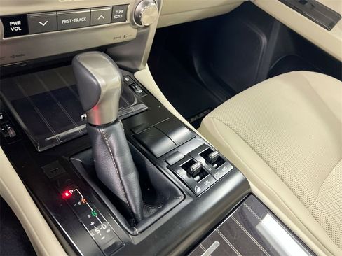 Used 2021 Lexus GX 460 Premium w/ Premium Package image 19