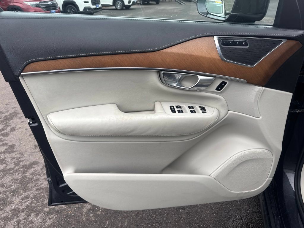 Used 2017 Volvo XC90 T6 Inscription w/ Vision Package AWD/4WD image 20