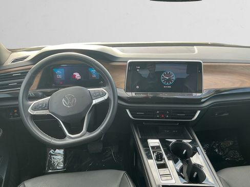 Used 2025 Volkswagen Atlas SE AWD/4WD image 10