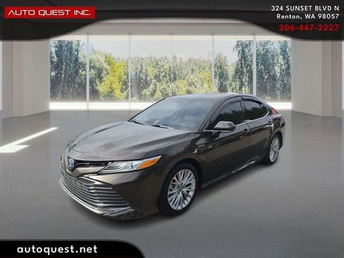 Used 2018 Toyota Camry XLE image 1