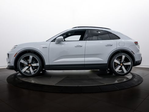 New 2026 Porsche Macan 4 Electric AWD/4WD image 2