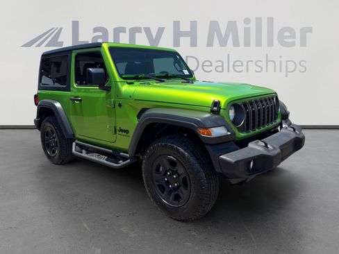 Used 2025 Jeep Wrangler Sport AWD/4WD image 7