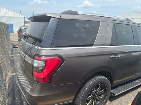 Used 2019 Ford Expedition Limited w/ Equipment Group 301A AWD/4WD image 27