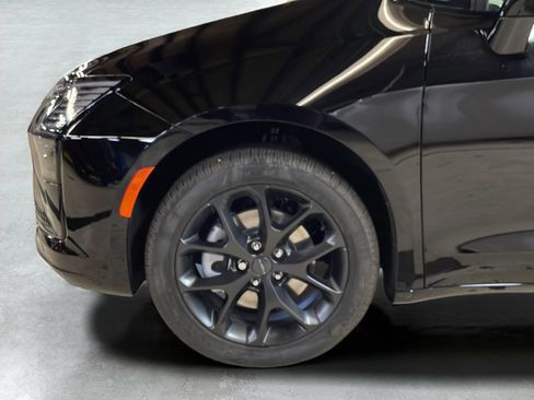 New 2027 Chrysler Pacifica Limited w/ S Appearance Package AWD/4WD image 27