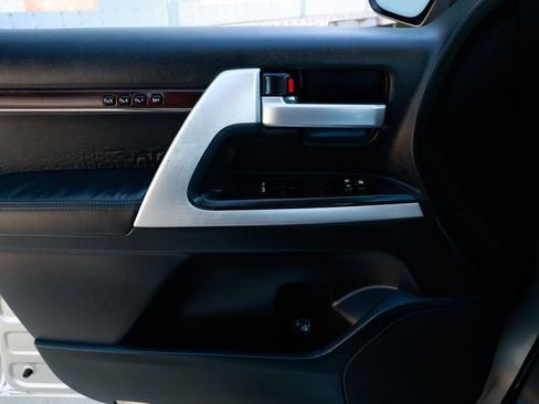 Used 2017 Toyota Land Cruiser image 52