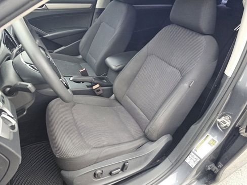 Used 2018 Volkswagen Passat 2.0T S image 6