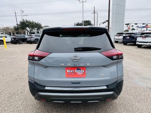 Used 2023 Nissan Rogue SL w/ SL Premium Package image 4