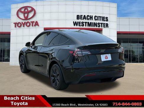 Used 2024 Tesla Model Y 2WD image 8