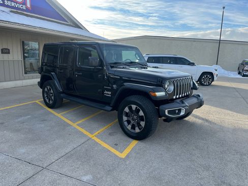 Used 2018 Jeep Wrangler Unlimited Sahara w/ LED Lighting Group image 3