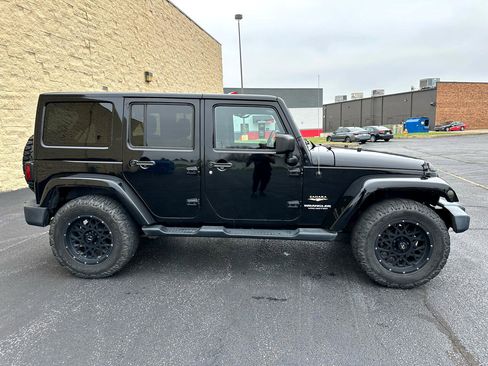 Used 2014 Jeep Wrangler Unlimited Sahara w/ Dual Top Group image 6