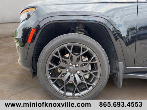 Used 2024 Jeep Grand Cherokee L Summit AWD/4WD image 9