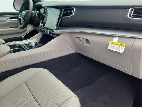 New 2026 Jeep Grand Wagoneer L Limited AWD/4WD image 23