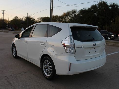 Used 2012 Toyota Prius V Two image 11