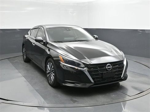Used 2023 Nissan Altima 2.5 SV w/ SV Premium Package image 22
