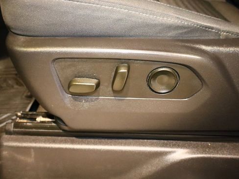 Used 2024 Chevrolet Silverado 2500 LT image 20