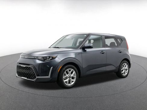 Used 2025 Kia Soul LX w/ LX Technology Package FWD image 3