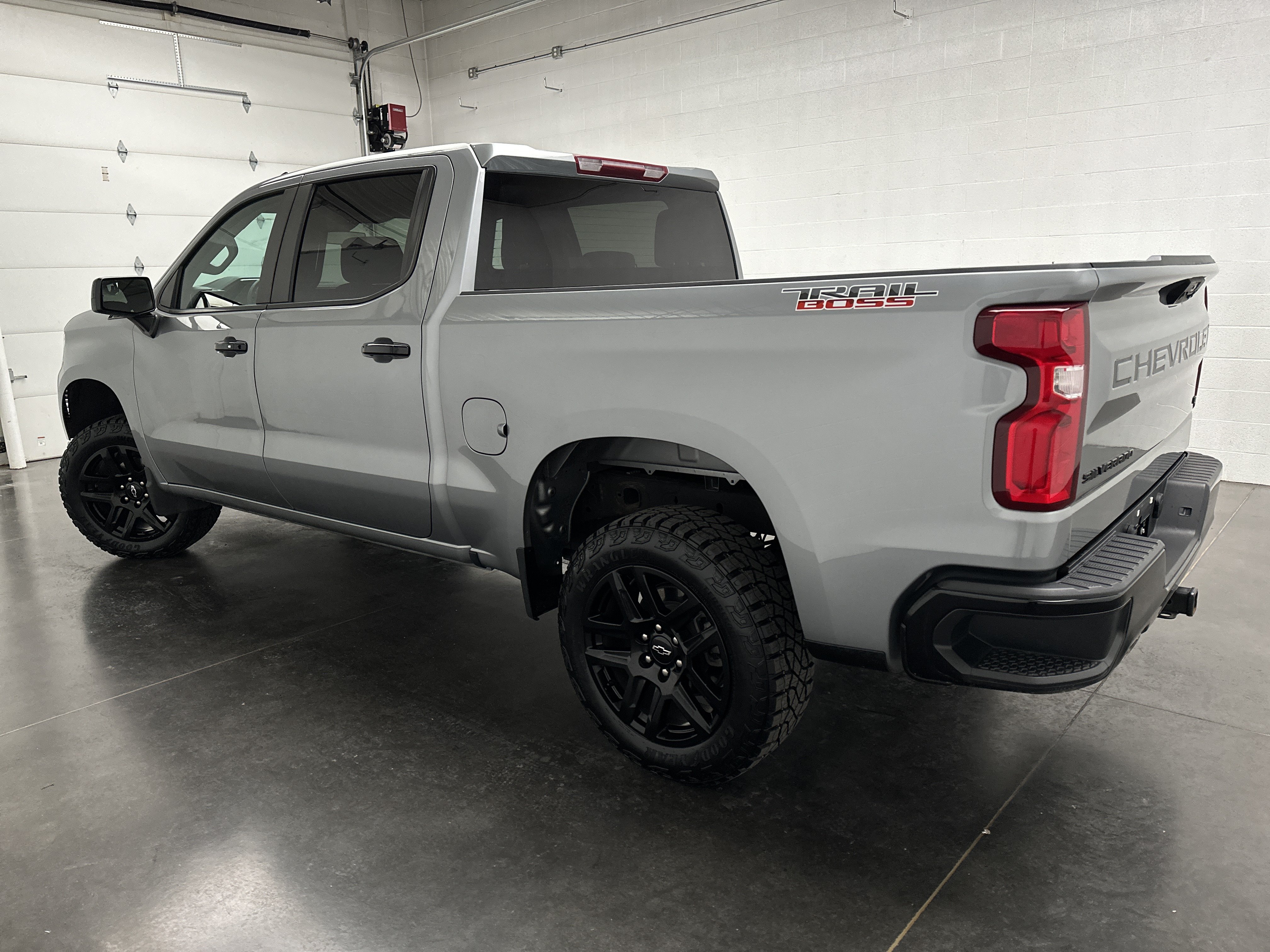 Used 2024 Chevrolet Silverado 1500 LT Trail Boss w/ LPO, Dark Essentials Package AWD/4WD image 7