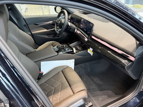 New 2026 BMW 530i xDrive w/ M Sport Package AWD/4WD image 14