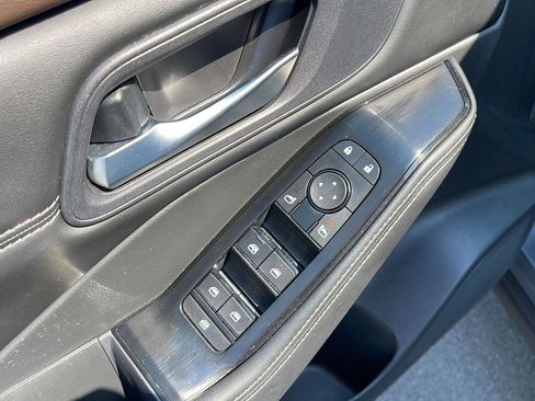 Used 2023 Nissan Rogue SV w/ SV Premium B Package FWD image 12