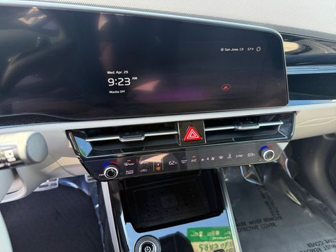 Used 2023 Kia Niro Wave FWD image 12